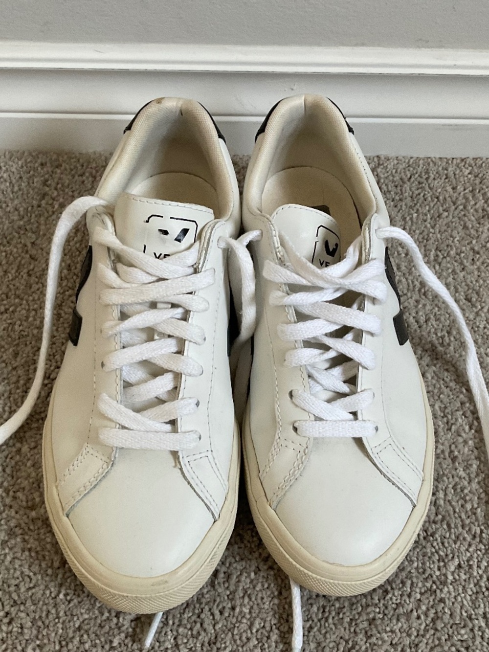 VEJA White & Black Esplar Sneakers